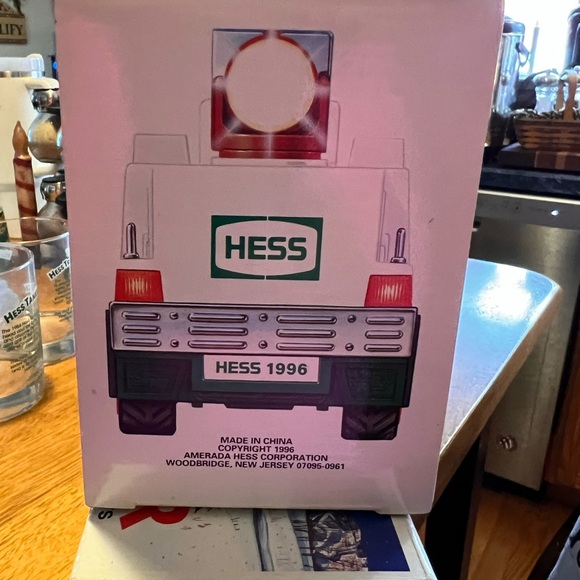 4 MIB 1990s Hess Trucks Bundle plus Set of 1996 Hess Truck Glasses, Mint - Picture 9 of 15